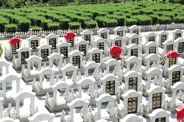 哪种沈阳公墓墓碑材料更耐久和美观？