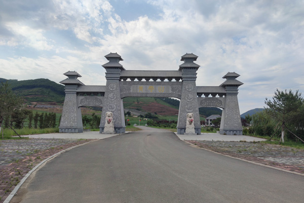 沈阳墓地门楼：守护历史记忆，承载文化传承