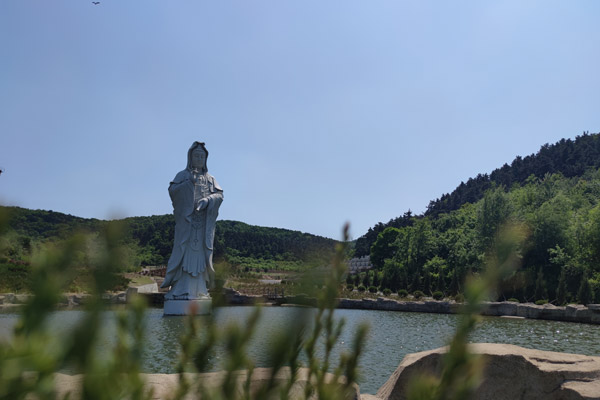 沈阳墓地建造水池的意义：融合自然，寄托哀思